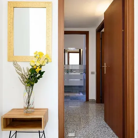 Lora Apartment, Free Private Parking Como