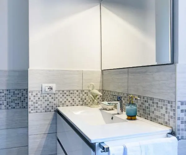 Lora Apartment, Free Private Parking Apartmán *