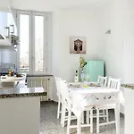 דירה Lora Apartment, Free Private Parking *