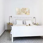 Lora Apartment, Free Private Parking * קומו