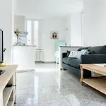 Lora Apartment, Free Private Parking *