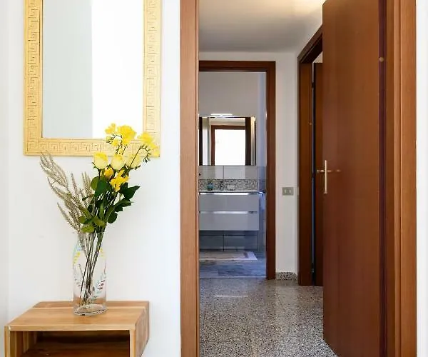 Lora Apartment, Free Private Parking 科莫